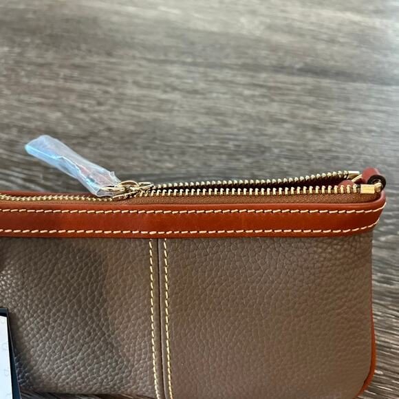 NWT Dooney & Bourke Pebble Grain Large Slim Wristlet Elephant Gray Leather Zip - Picture 11 of 13